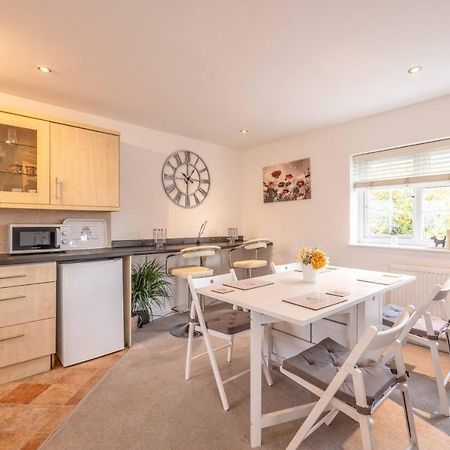 Windsor Wexham One Bedroom Home Sleeps Four Slough Exterior photo